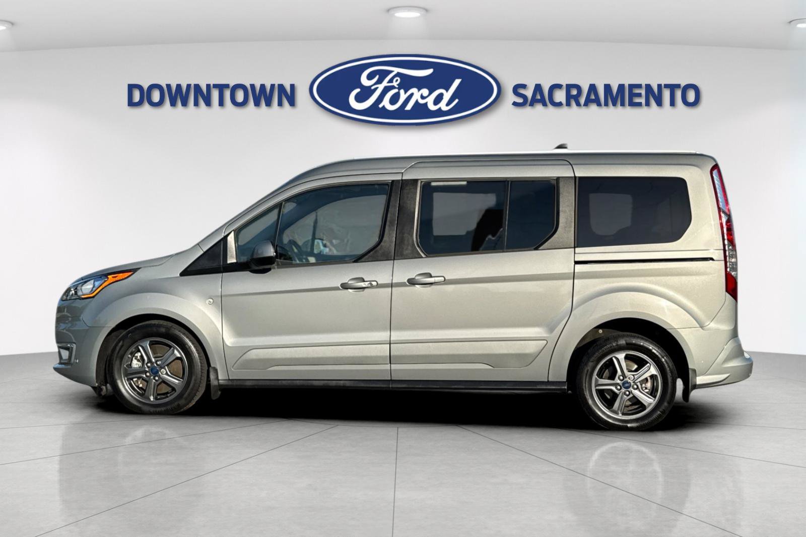 Used 2023 Ford Transit Connect Titanium FWD image 3