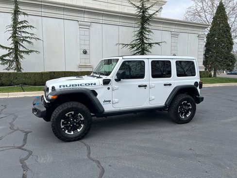 Used 2025 Jeep Wrangler Unlimited Rubicon 4xe w/ Convenience Group AWD/4WD image 2