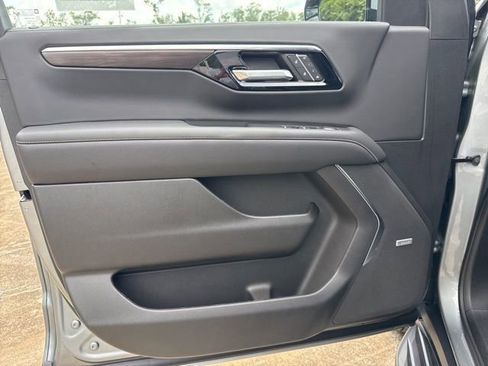 New 2025 Chevrolet Suburban Premier image 34