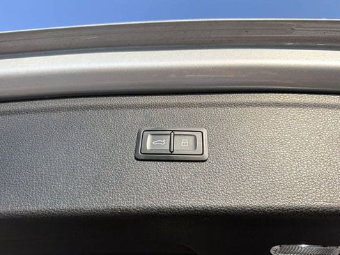 Used 2022 Audi Q5 2.0T Premium w/ Convenience Package AWD/4WD image 14