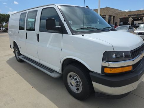 Used 2025 Chevrolet Express 2500 w/ Driver Convenience Package RWD image 9