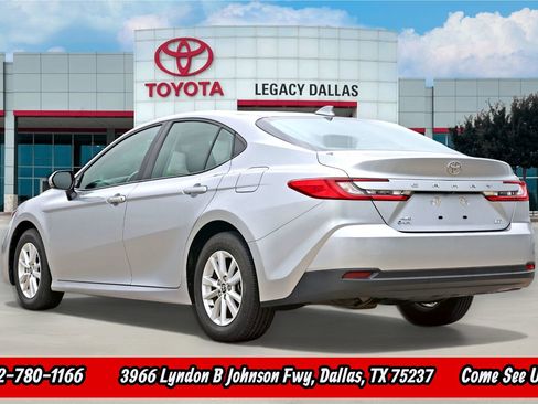 Used 2025 Toyota Camry LE AWD/4WD image 8