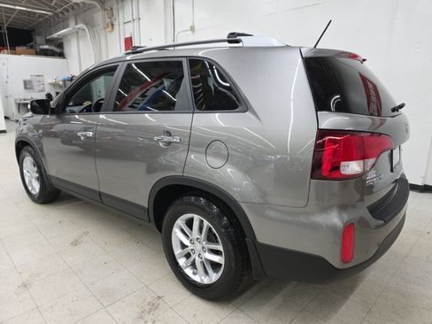 Used 2014 Kia Sorento LX FWD image 4