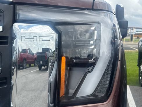 Used 2024 GMC Sierra 2500 SLT w/ SLT Premium Package AWD/4WD image 5