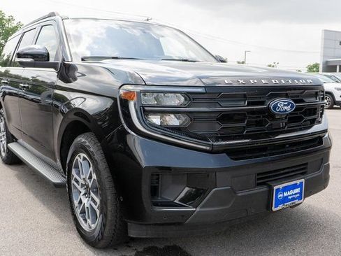 Used 2025 Ford Expedition Active AWD/4WD image 4