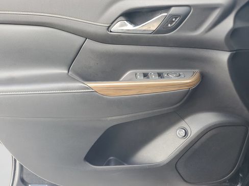 Used 2020 GMC Acadia SLE w/ Driver Convenience Package FWD image 18