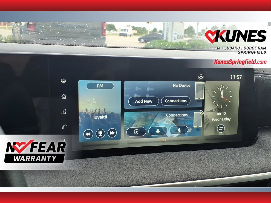 Used 2025 Nissan Kicks SV AWD/4WD image 11
