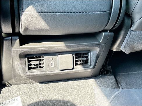Used 2025 GMC Sierra 1500 SLT AWD/4WD image 25