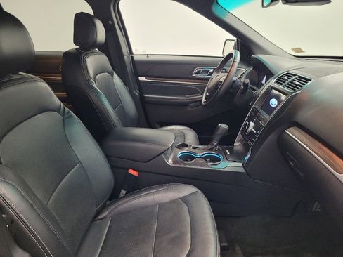 Used 2017 Ford Explorer Limited w/ Equipment Group 301A FWD image 21