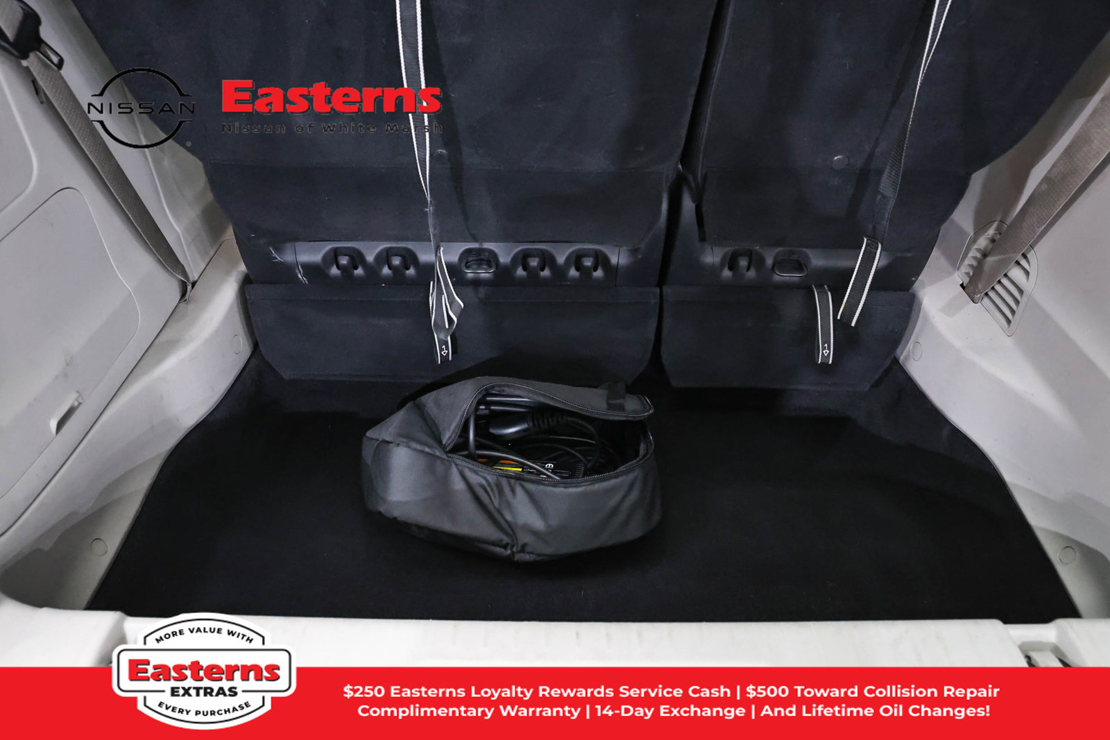 Used 2023 Chrysler Pacifica Touring-L FWD image 9