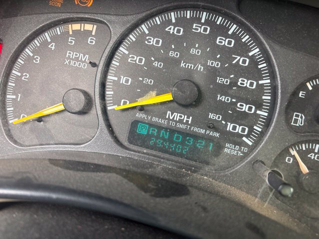 Used 2001 Chevrolet Silverado 2500 LS w/ Off-Road Skid Plate Pkg AWD/4WD image 2