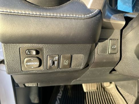 Used 2018 Toyota RAV4 XLE FWD image 13