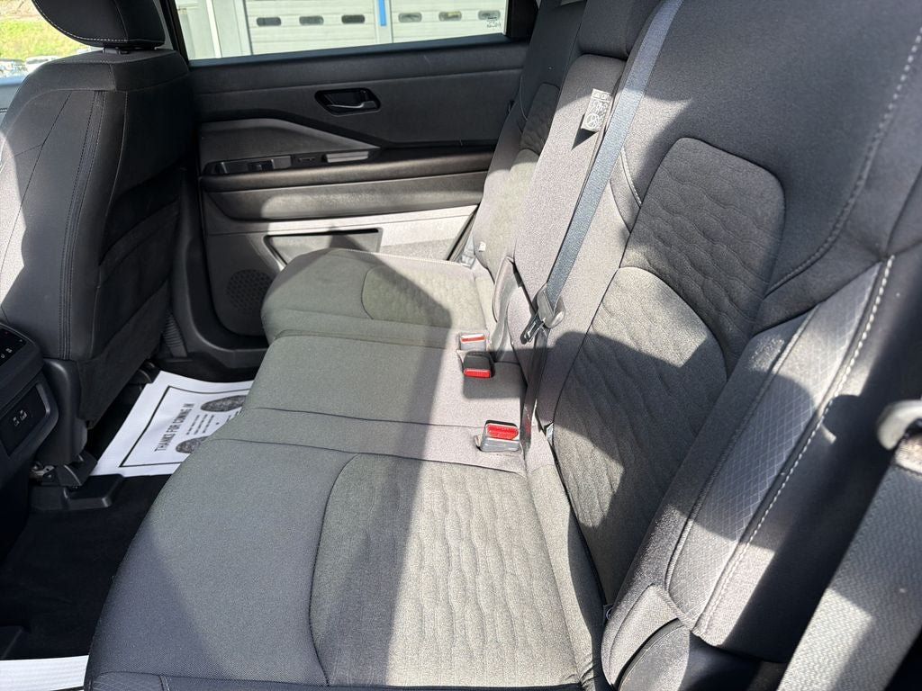 Used 2025 Nissan Pathfinder SV AWD/4WD image 13