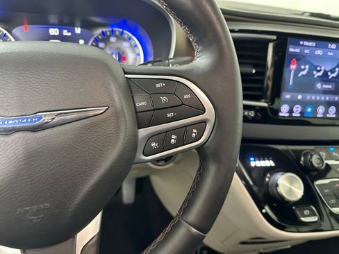 Used 2018 Chrysler Pacifica Touring-L Plus w/ Advanced Safetytec Group image 16