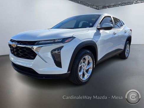 Used 2024 Chevrolet Trax LS w/ LS Convenience Package image 8