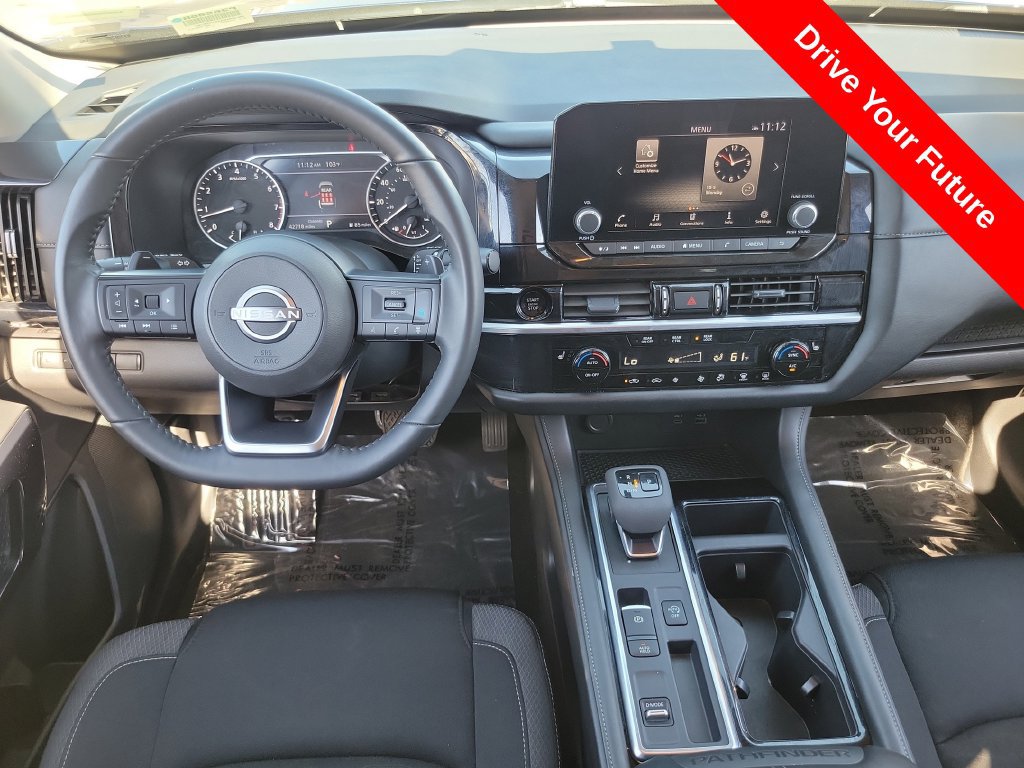 Used 2025 Nissan Pathfinder SV FWD image 4