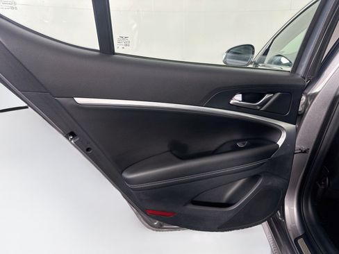 Used 2025 Genesis G70 2.5T RWD image 27