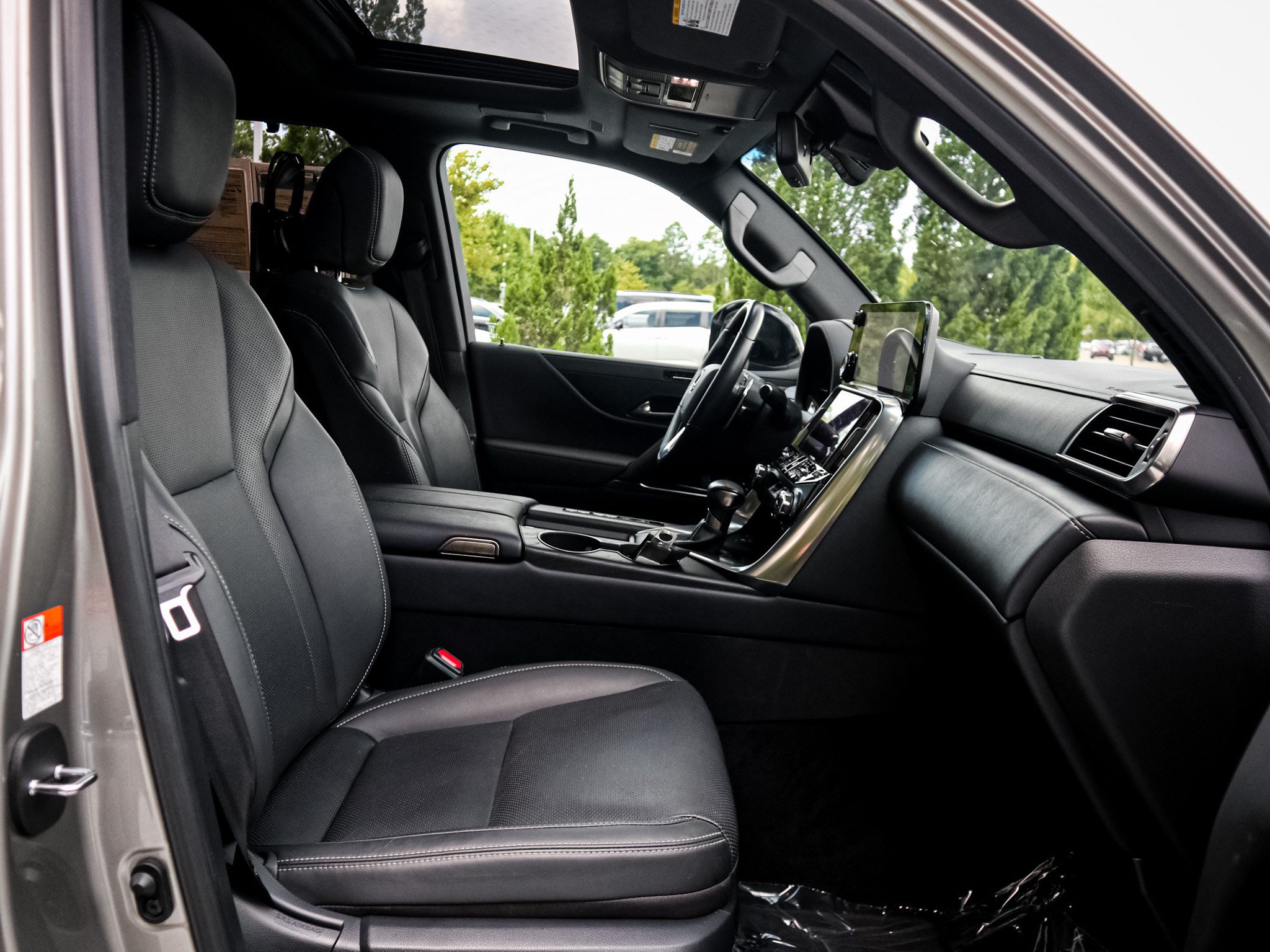 Used 2022 Lexus LX 600 4WD w/ Appearance Package image 35