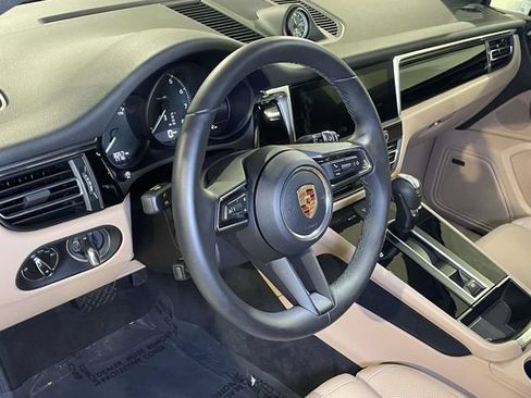 Certified 2026 Porsche Macan AWD/4WD image 4