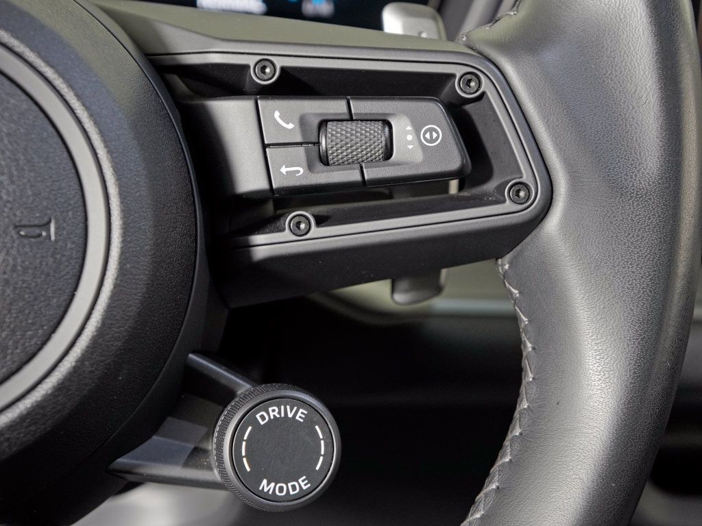 Certified 2024 Porsche Cayenne AWD/4WD image 30