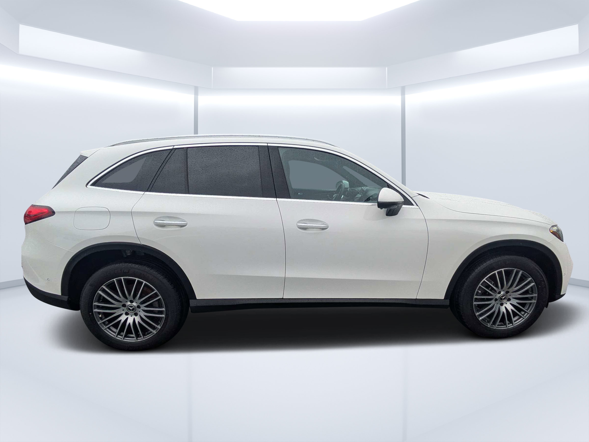 Certified 2025 Mercedes-Benz GLC 300 image 2