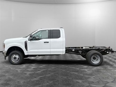 New 2026 Ford F350 XLT w/ XLT Value Package AWD/4WD image 2