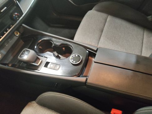 Used 2022 Nissan Rogue SV AWD/4WD image 26