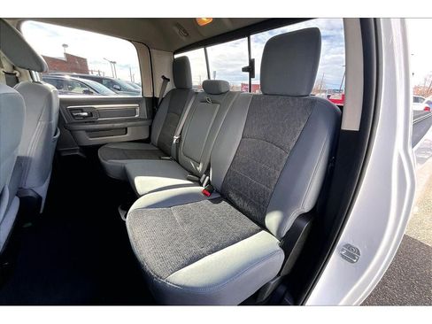 Used 2019 RAM 1500 Classic SLT w/ Luxury Group image 27