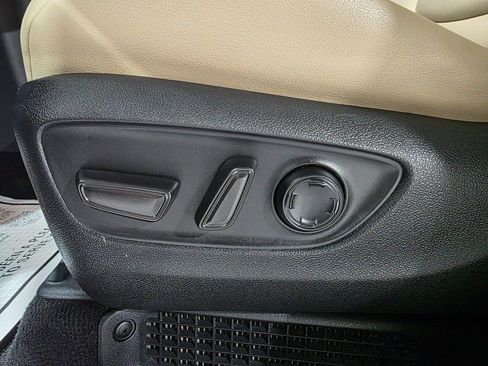 Used 2021 Toyota Sienna Limited image 19