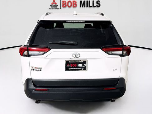 Used 2021 Toyota RAV4 LE image 6