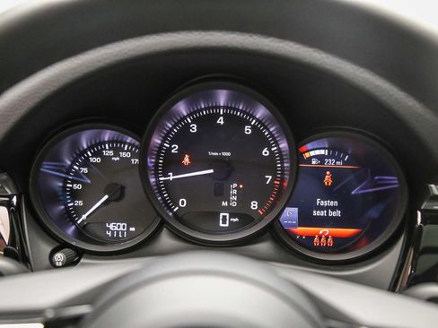 Certified 2026 Porsche Macan AWD/4WD image 27