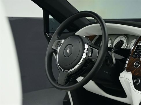 Used 2016 Rolls-Royce Dawn image 42