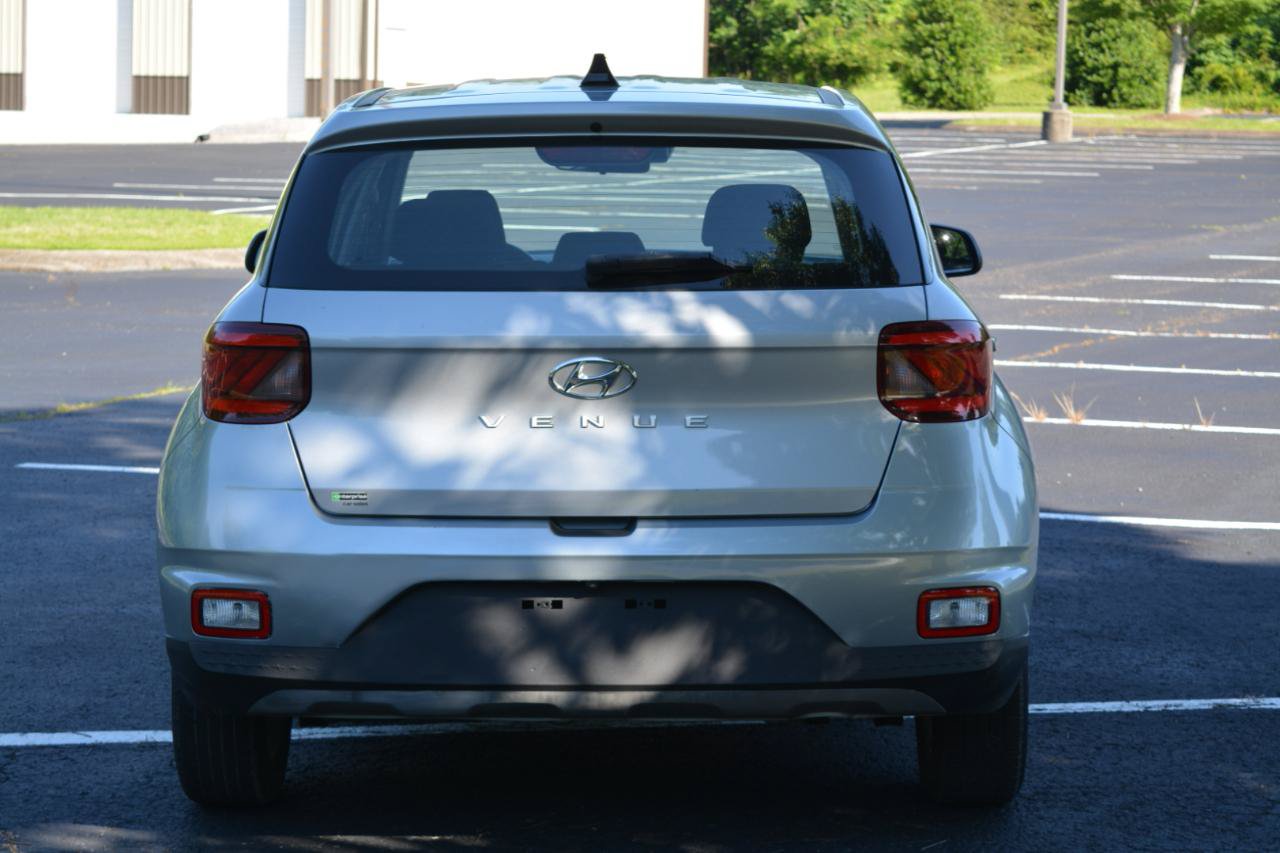Used 2021 Hyundai Venue SE FWD image 6