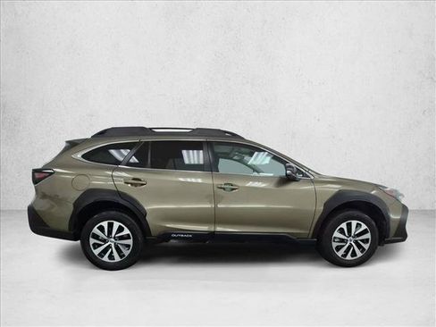 Used 2024 Subaru Outback Premium AWD/4WD image 4