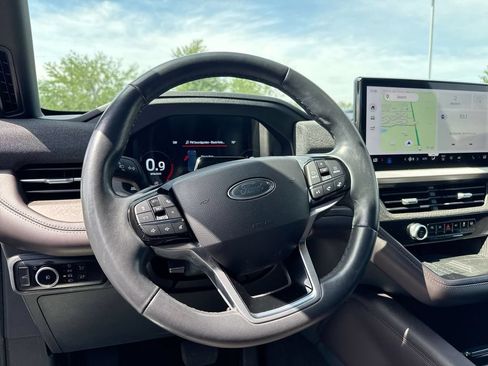 Used 2025 Ford Explorer Platinum w/ LUX Leather Package AWD/4WD image 11