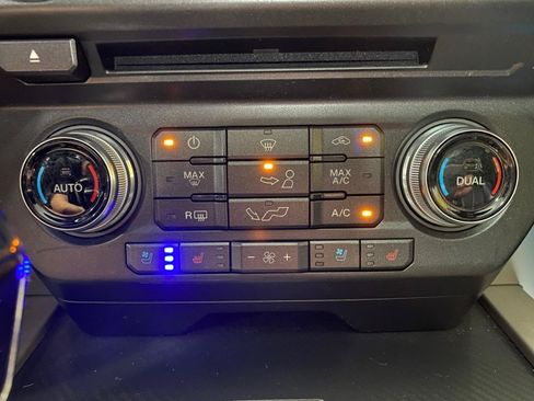 Used 2018 Ford F150 Lariat w/ Equipment Group 502A Luxury AWD/4WD image 9