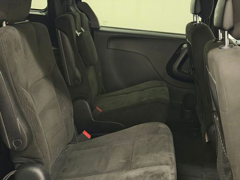 Used 2016 Dodge Grand Caravan SE FWD image 20
