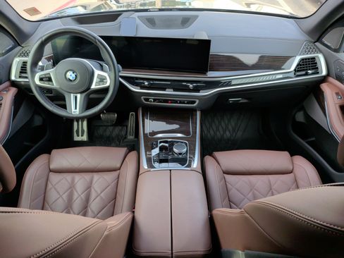 Used 2025 BMW X5 M60i w/ Climate Comfort Package image 32