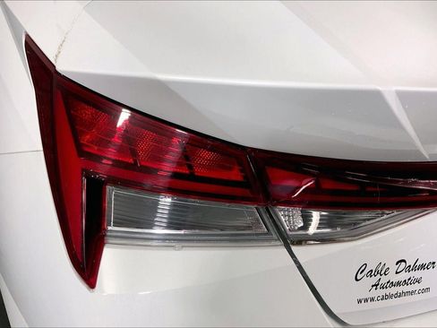 Used 2025 Hyundai Elantra SEL FWD image 27