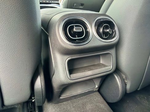 Used 2025 Mercedes-Benz GLC 300 4MATIC image 34