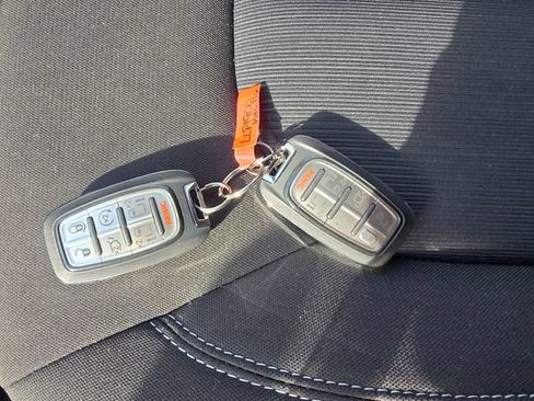 Used 2024 Chrysler Voyager LX FWD image 31