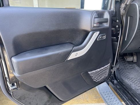 Used 2014 Jeep Wrangler Unlimited Sahara w/ Max Tow Package image 28