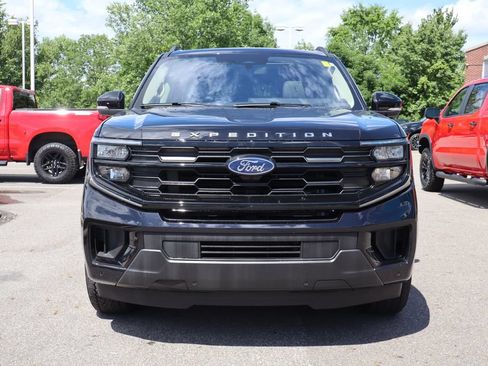 Used 2025 Ford Expedition Active AWD/4WD image 6