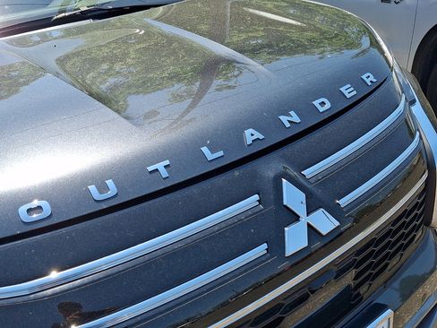 Used 2025 Mitsubishi Outlander SE FWD image 4