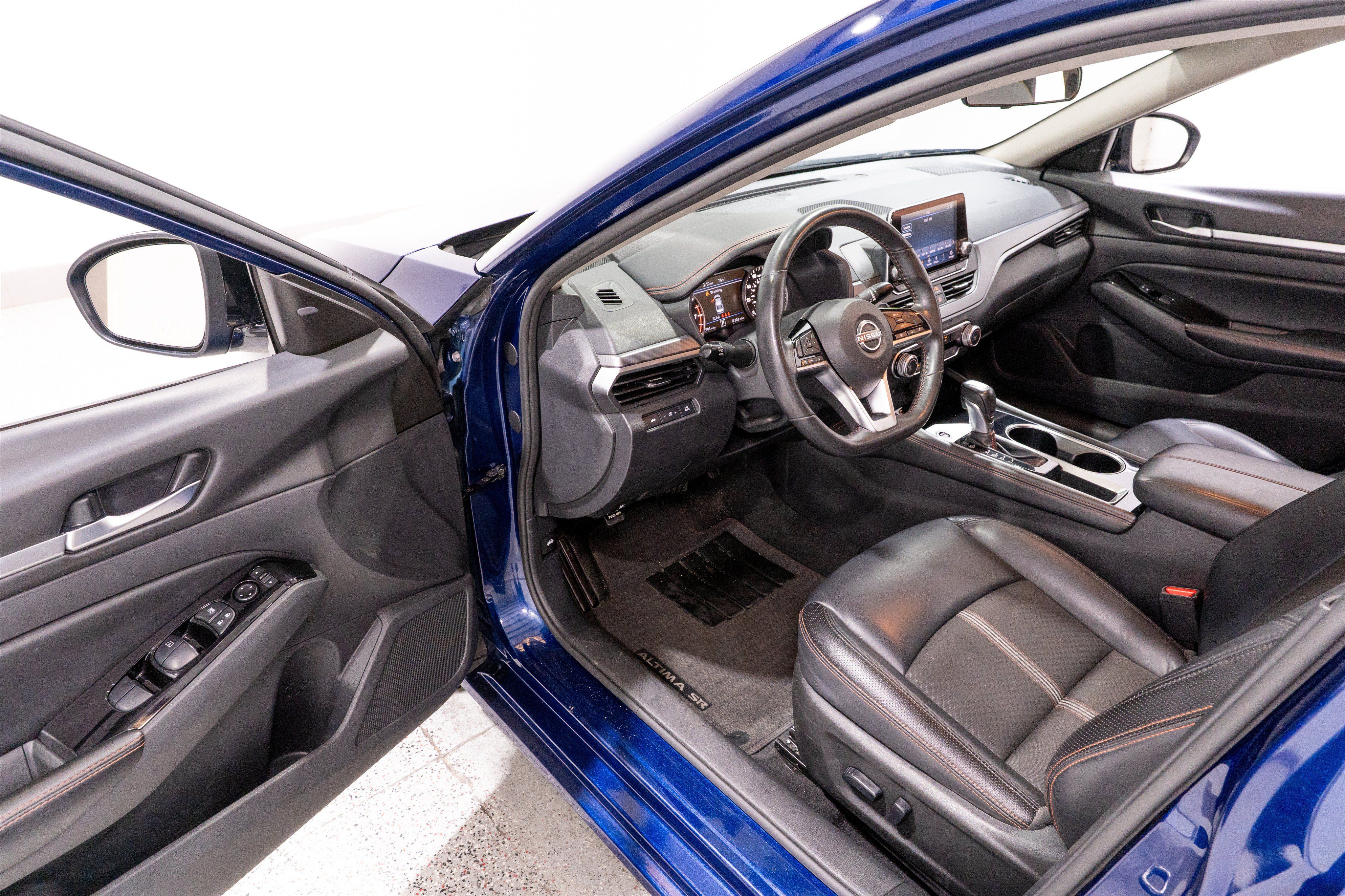 Used 2024 Nissan Altima 2.5 SR FWD image 12