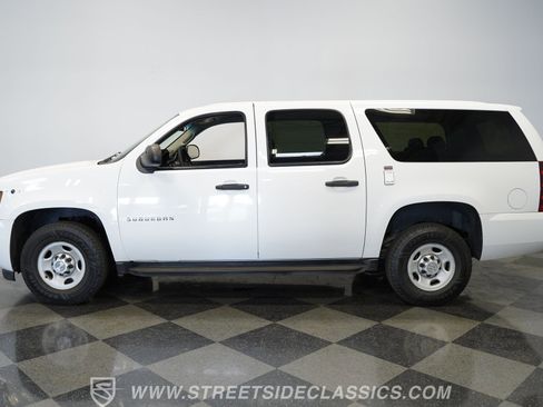 Used 2013 Chevrolet Suburban 2500 AWD/4WD image 2