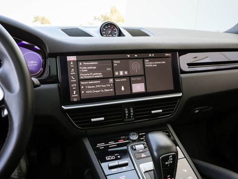 Used 2021 Porsche Cayenne Coupe image 10