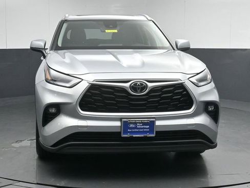 Used 2021 Toyota Highlander XLE AWD/4WD image 2