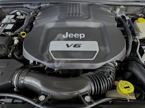 Used 2016 Jeep Wrangler Unlimited Sport w/ Max Tow Package AWD/4WD image 9