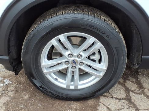 Used 2023 Ford Explorer XLT w/ Equipment Group 202A image 9